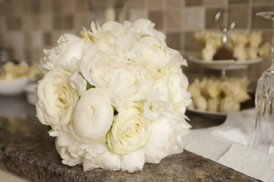 Bouquet of white flowers 