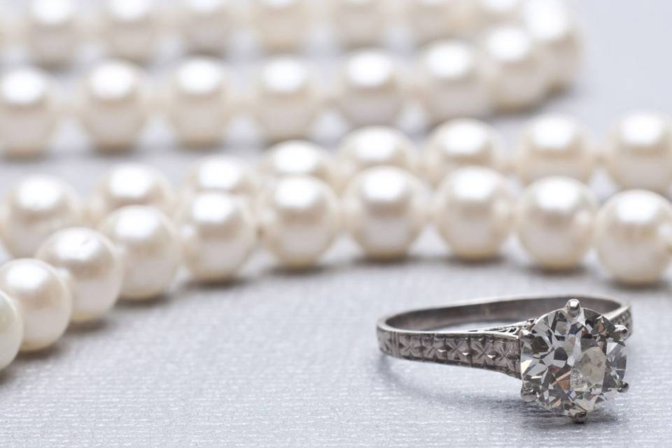 How to Pick an Engagement Ring, According to Experts