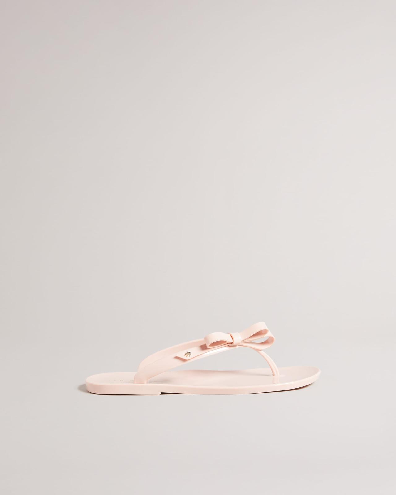 Light pink flip flop with a simple bow