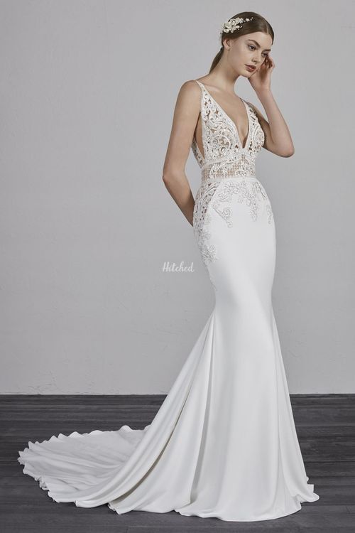 Emily, Pronovias