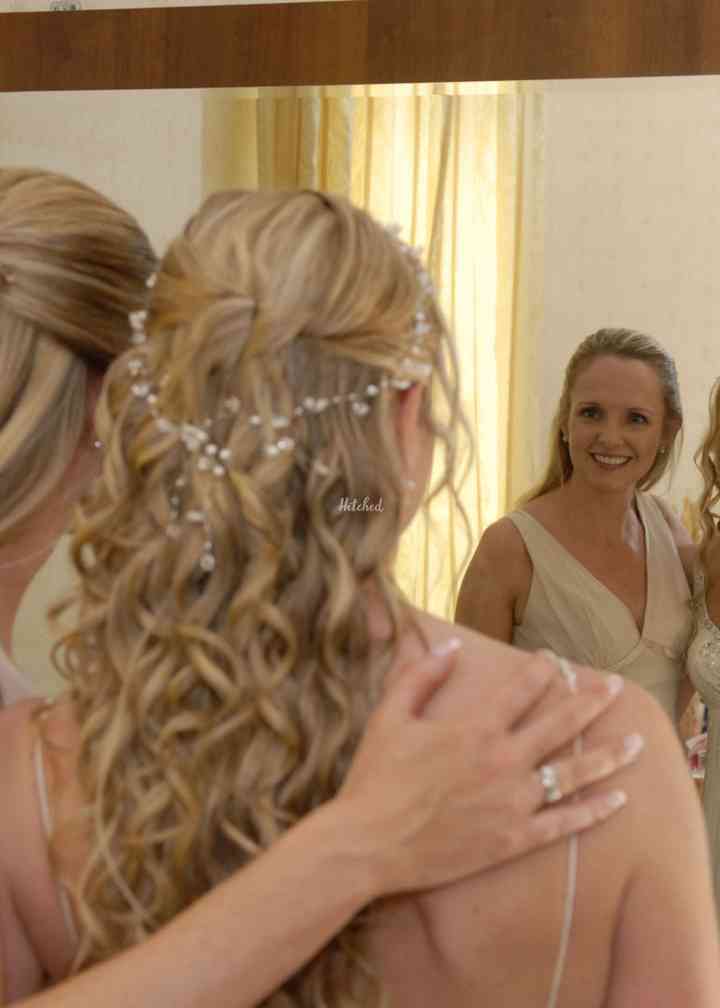 Rangoli Jewellery and Hair Accessories by Aisling Nelson: She wore flowers  in her hair