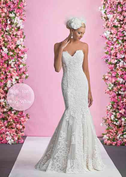 706 Wedding Dress from Martina Liana hitched.ie