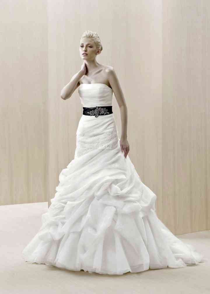 Black belt discount wedding dress