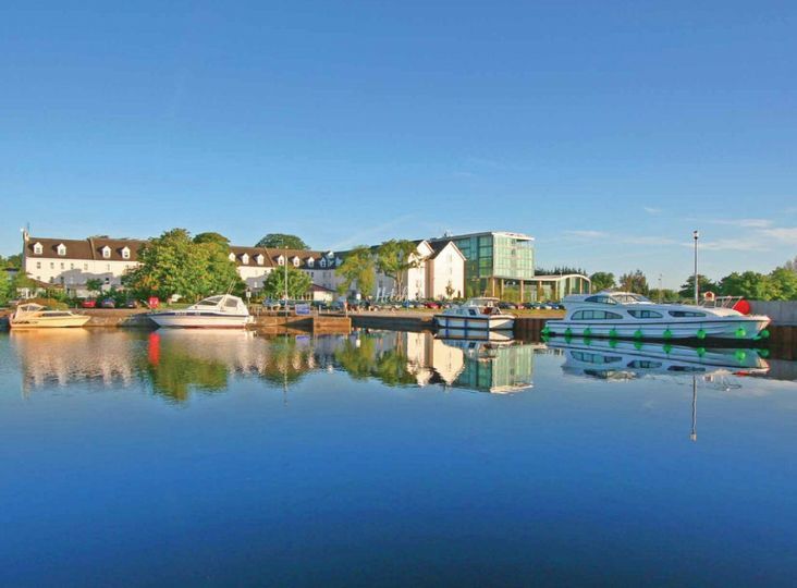 Hodson Bay Hotel