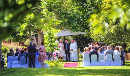 Westport Woods Hotel