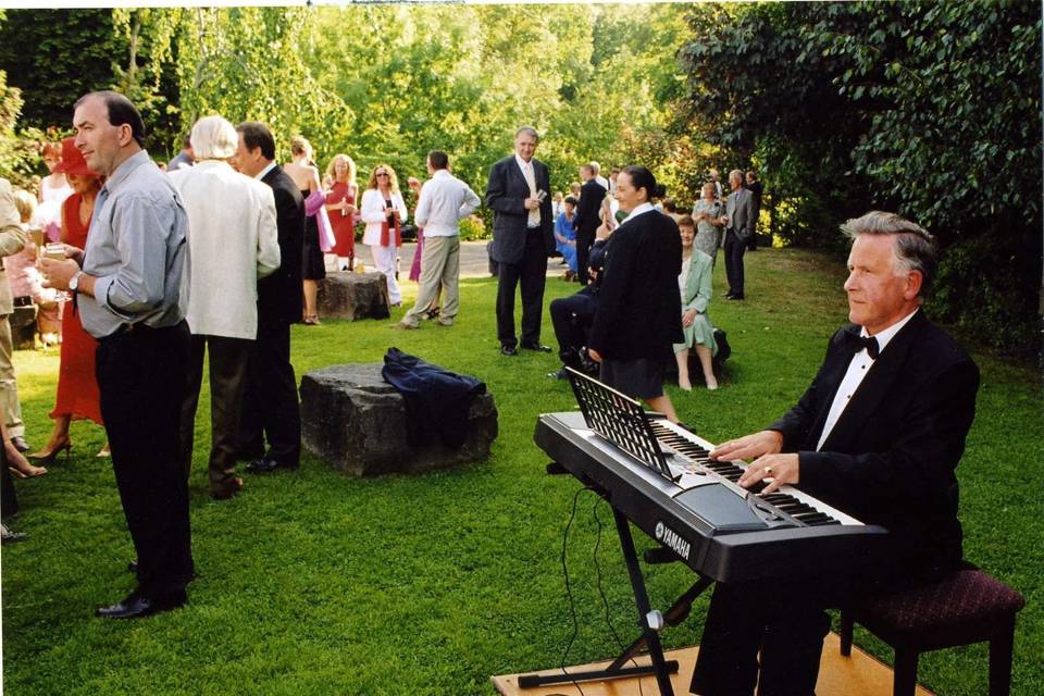 Outdoor Wedding drinks reception