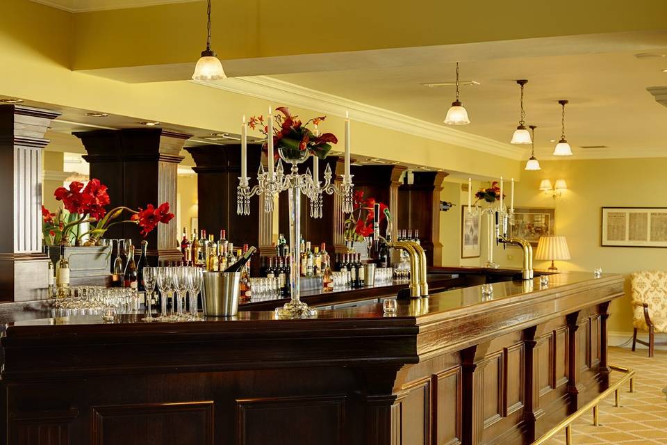 Main bar