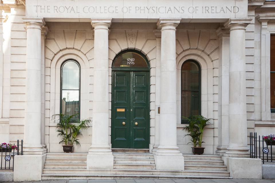 Entrance to The Royal College of Physicians, No.6 Kildare Street