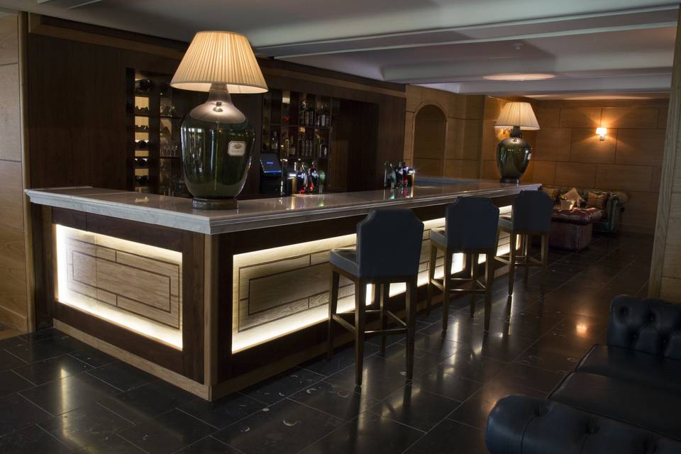 Bar and Lounge