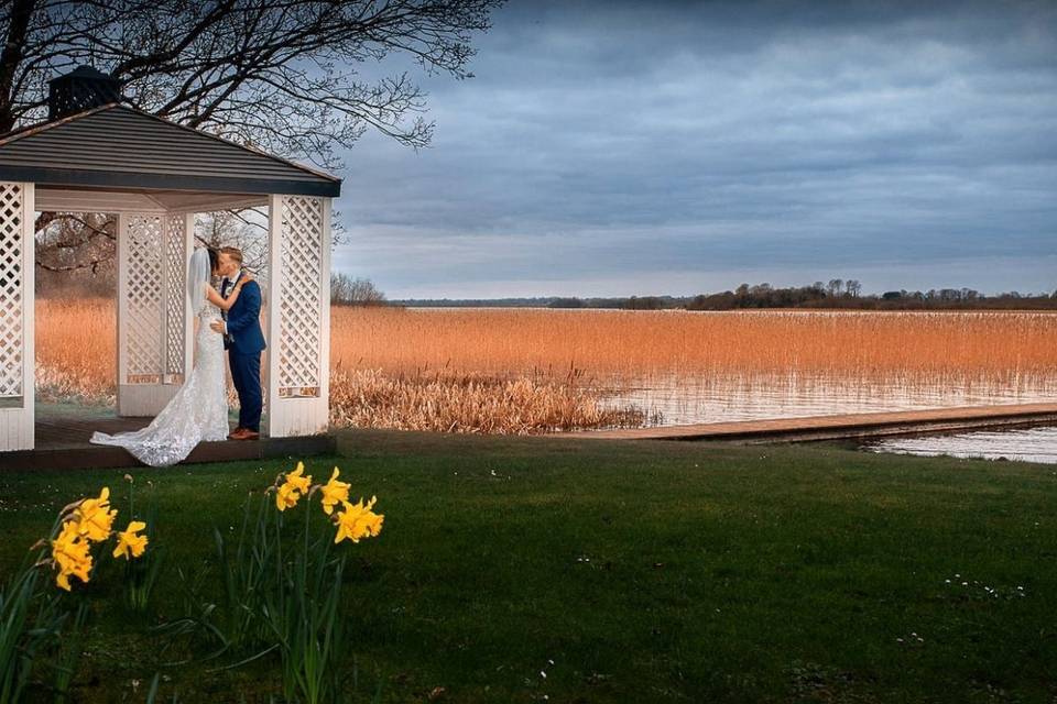 Kiss in the gazebo