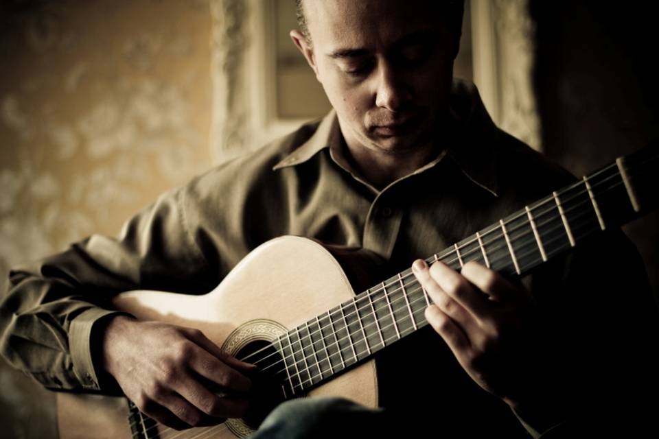 Colm Connolly Classical Guitarist