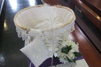 Mass booklet basket with pen and pillow