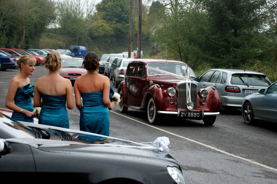 Bride arriving at Church