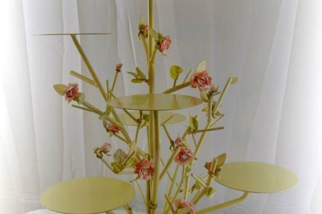 Floral cake stand