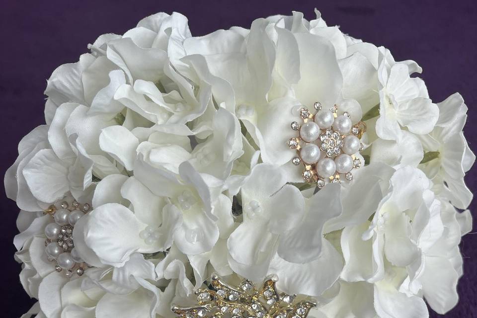 Brooch bouquet