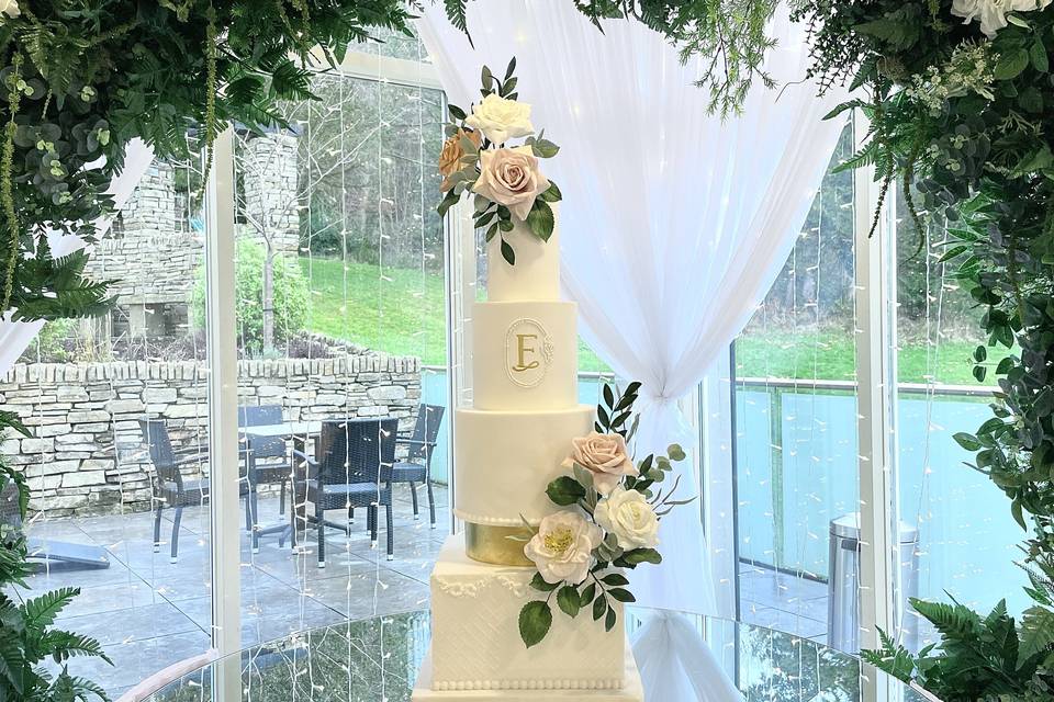 Lough Eske floral wedding cake