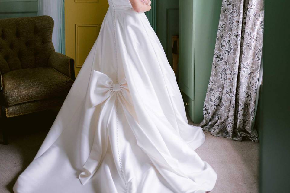 Bride and her daughter