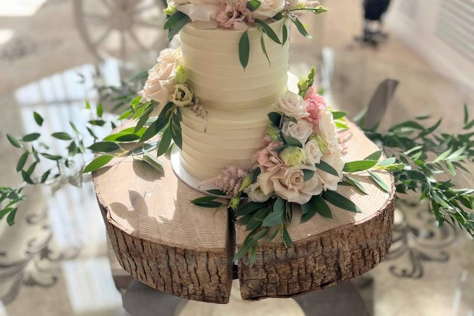 2 Tier wedding cake